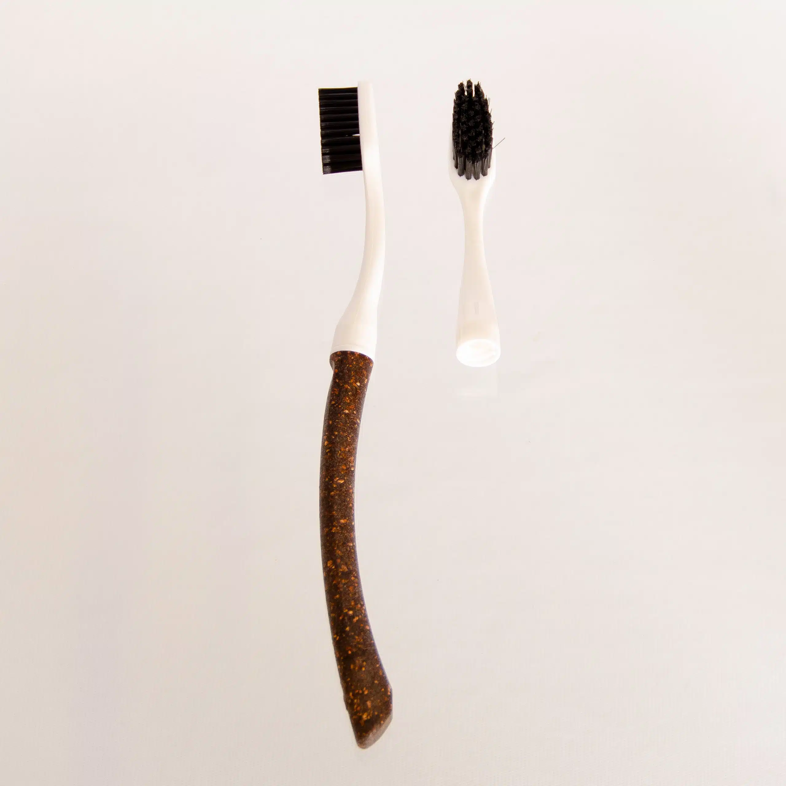 2 recharges medium pour brosse à dents en bois à tête interchangeable Bioseptyl – Image 4