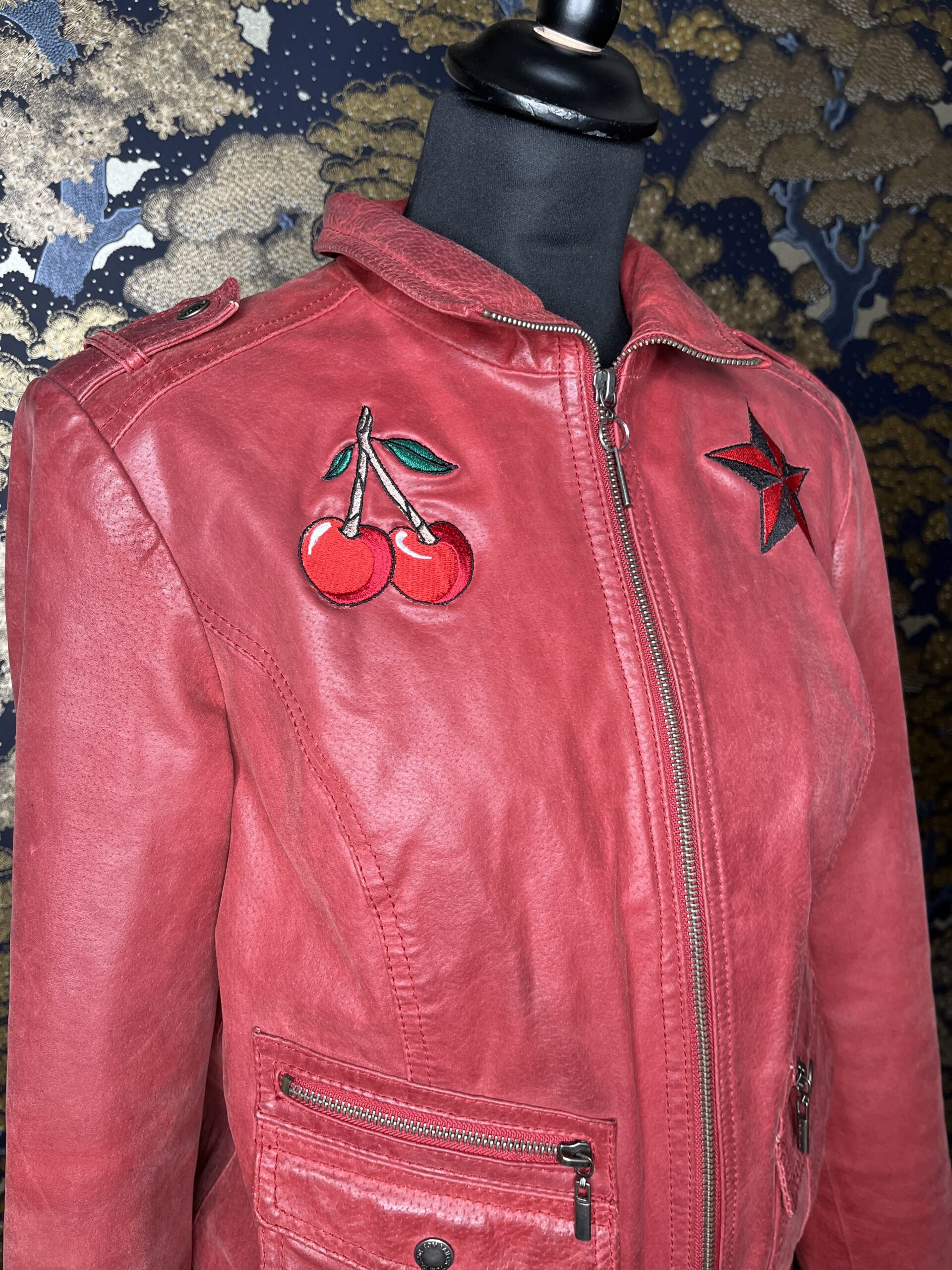 Oldschool Lover (Modèle unique sur veste cuir brique) – Image 3
